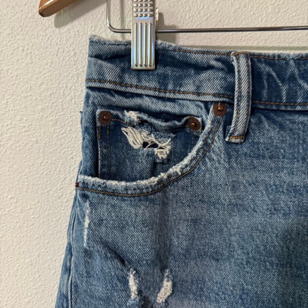 Abercrombie & Fitch High Rise Mom Short Distressed Medium Indigo Wash-28/6 - Picture 4 of 8